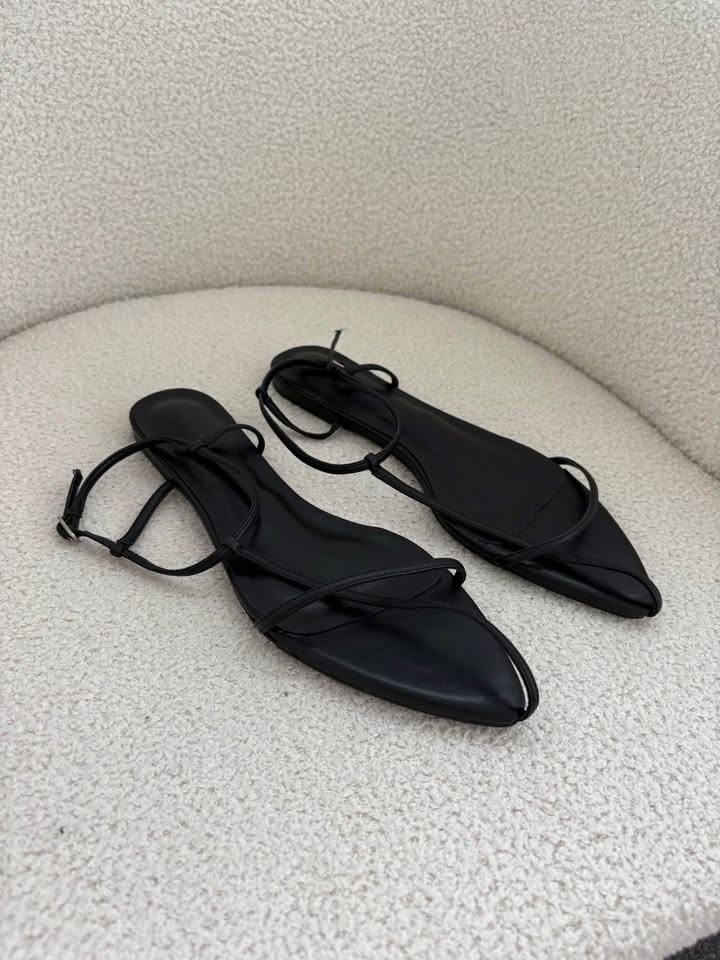 Tony BIANCO Flats - size 8.5