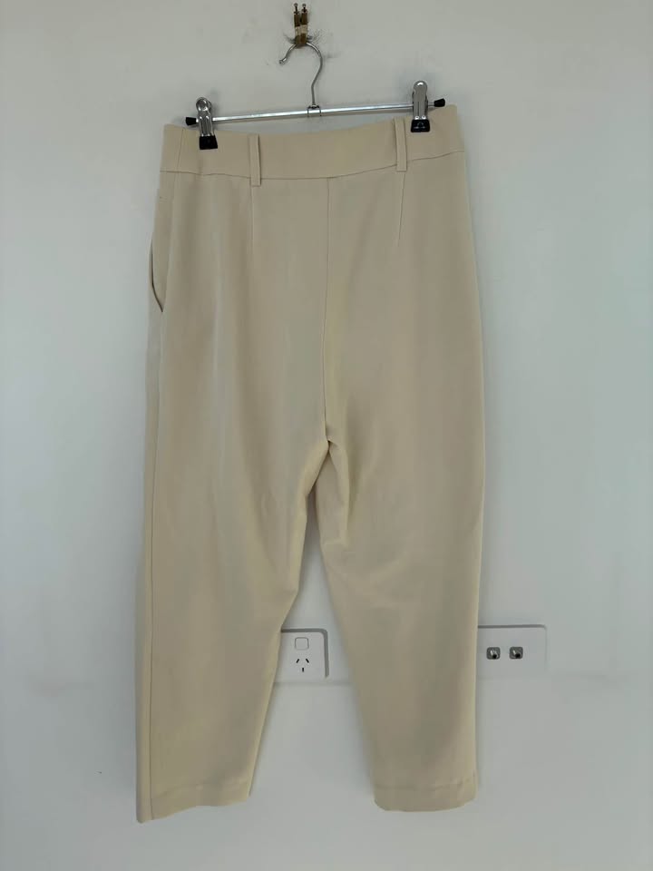Henne Pants - size 6