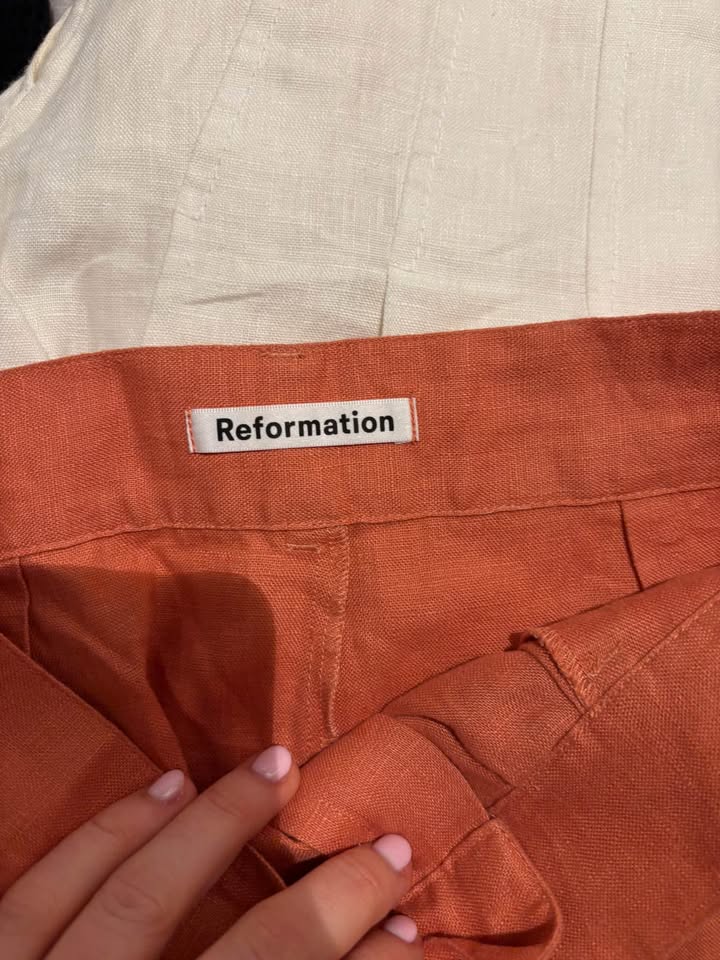 Reformation Shorts - size 6 (10 aus)