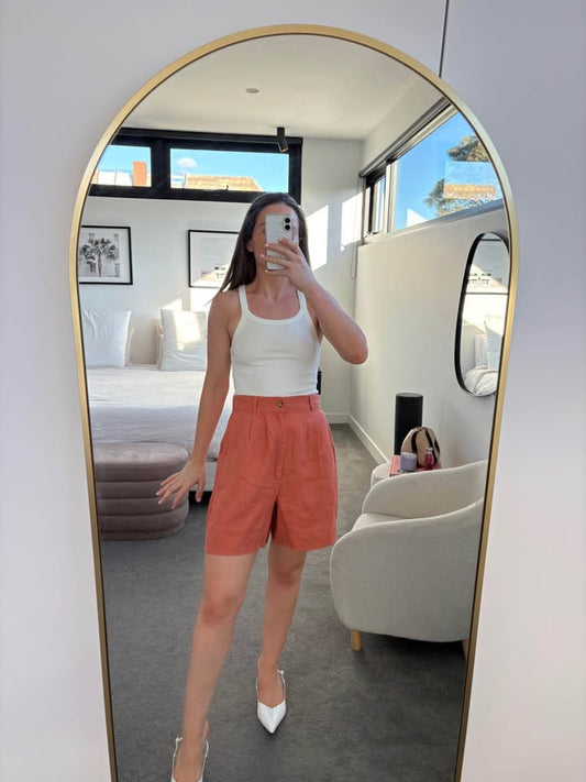 Reformation Shorts - size 6 (10 aus)