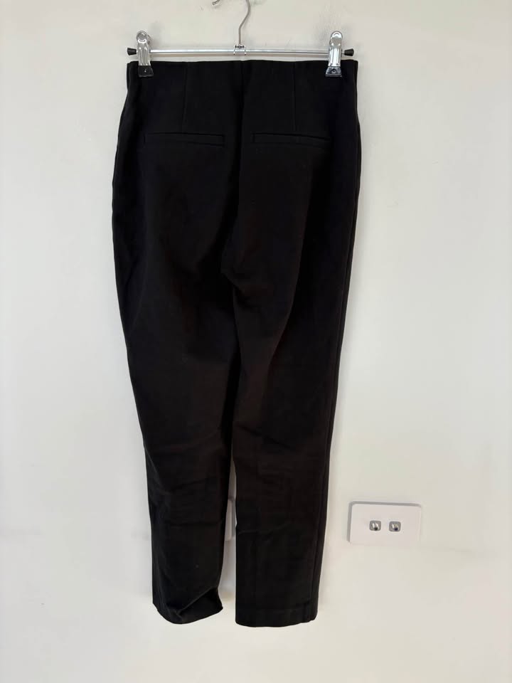 Henne Capri Pants - size 6