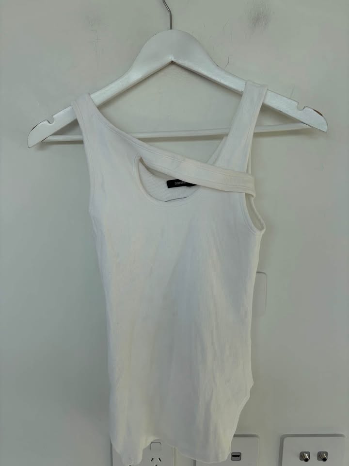 Bassike Tank - size 0