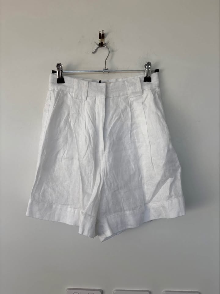 Dissh Shorts - size 6