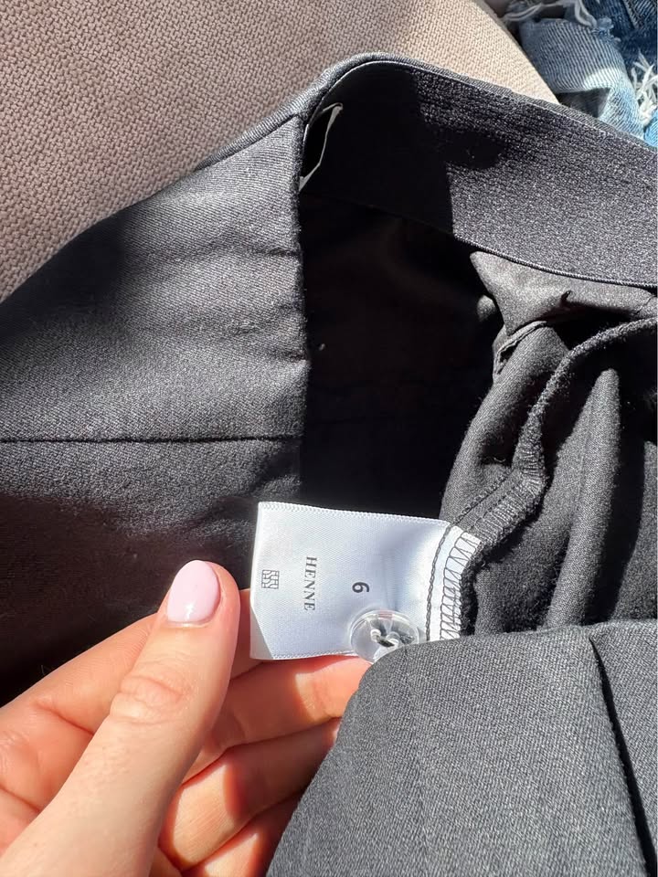 Henne Capri Pants - size 6