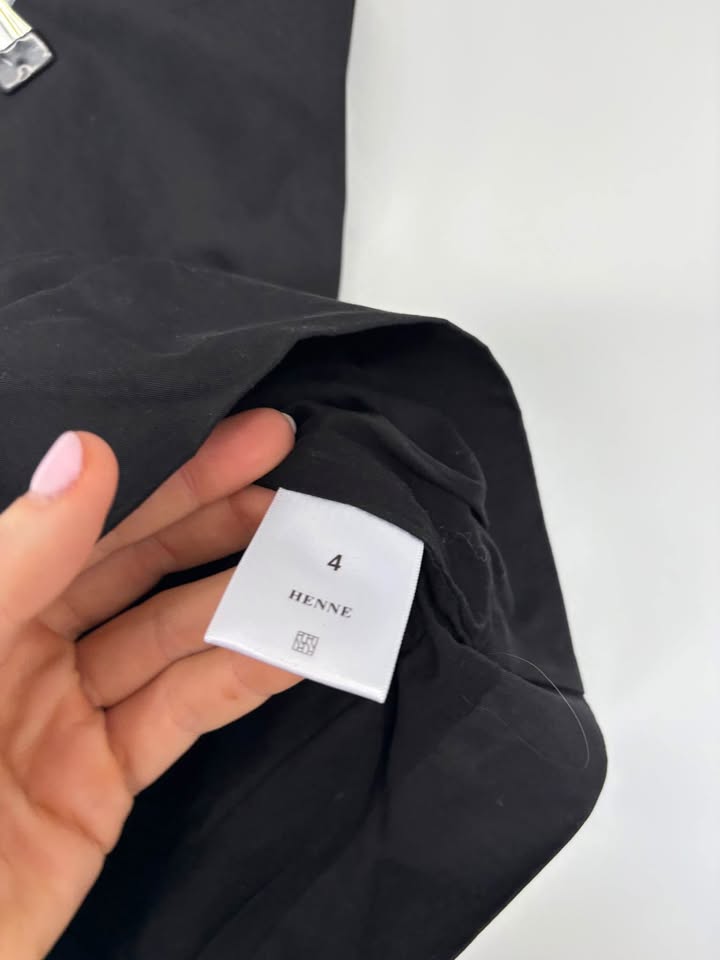Henne Black Top - Size 4