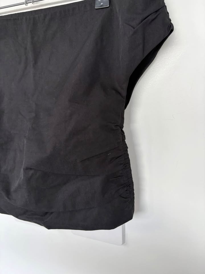 Henne Black Top - Size 4
