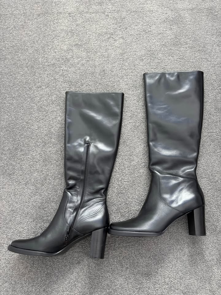 LA Tribe Boots - Size 39
