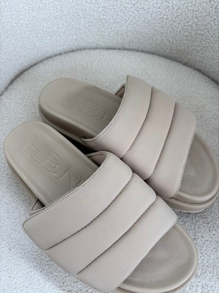 HENNE Slides Brand New - size 40