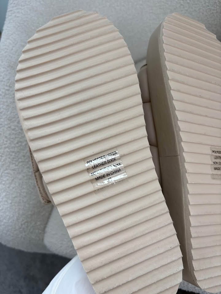 HENNE Slides Brand New - size 40