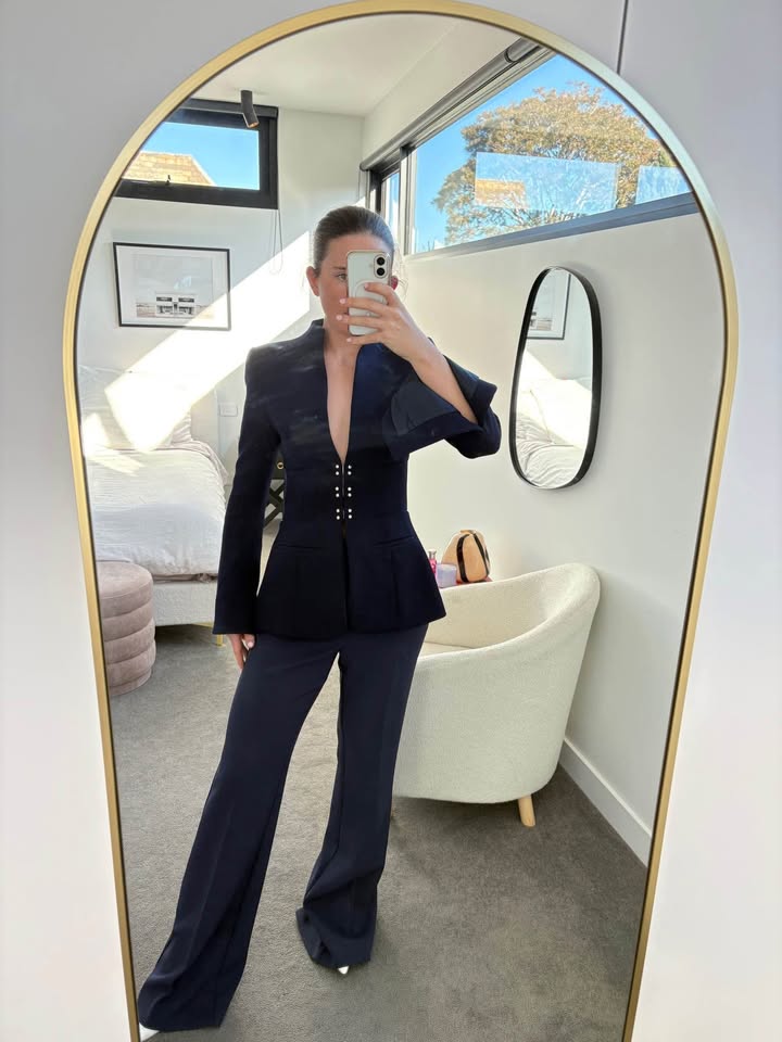 Rebecca VALLANCE Suit - size 8