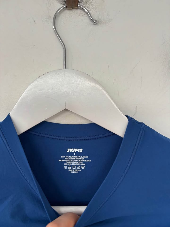 Skims Tee - size small