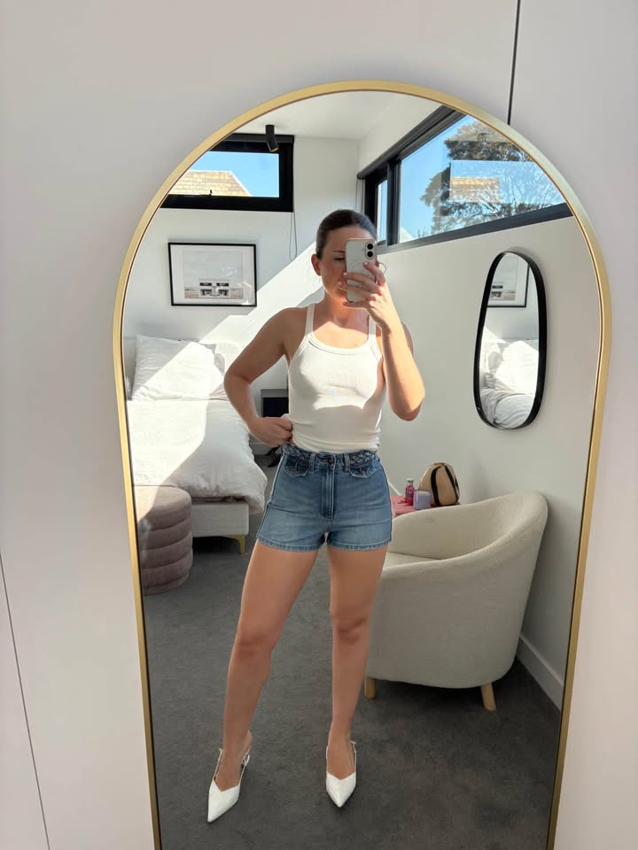 Rollas Denim Shorts - size 25