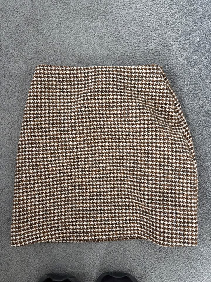 Forever New Set - Size XS and size 4 skirt