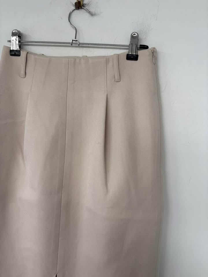MESHKI Skirt - size XS BNWT