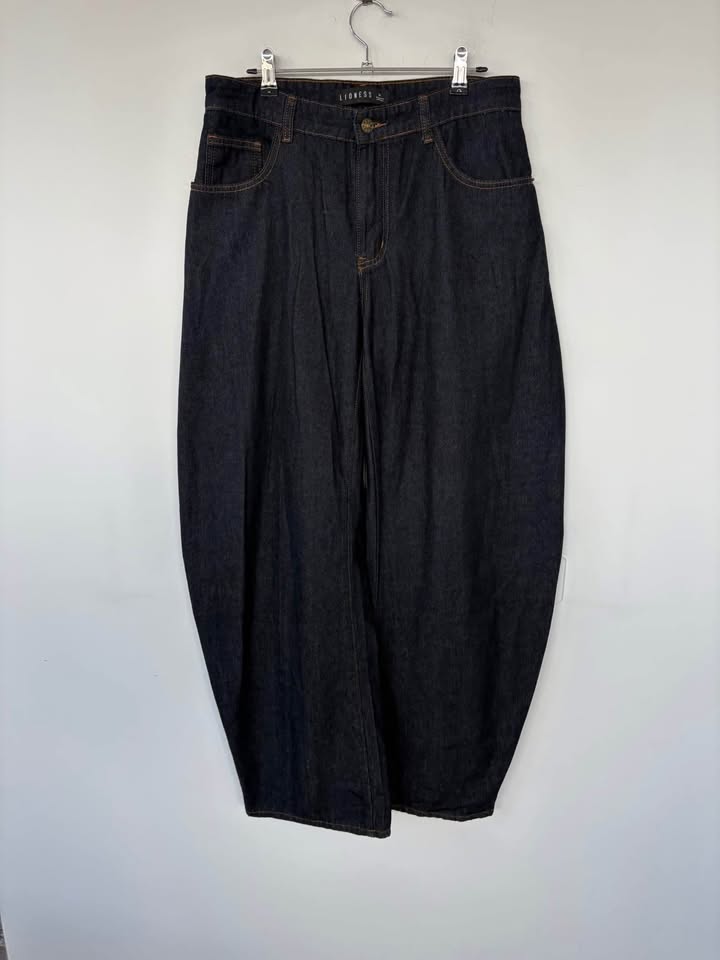 Lioness Jeans - size medium