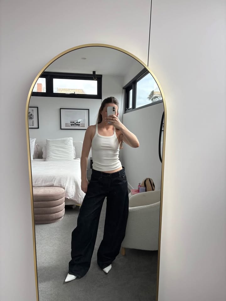 Lioness Jeans - size medium