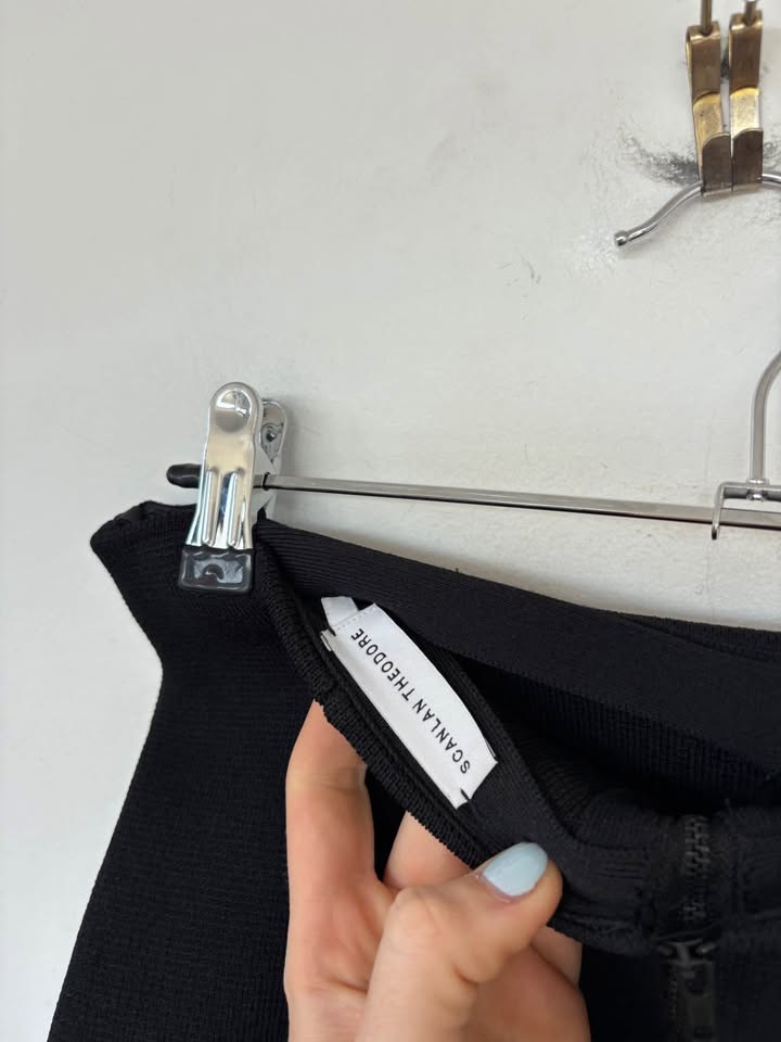 Scanlan Theodore Crepe Knit Skirt - size small