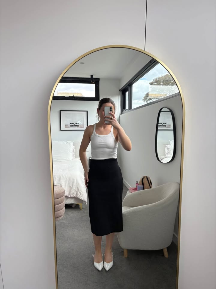 Scanlan Theodore Crepe Knit Skirt - size small