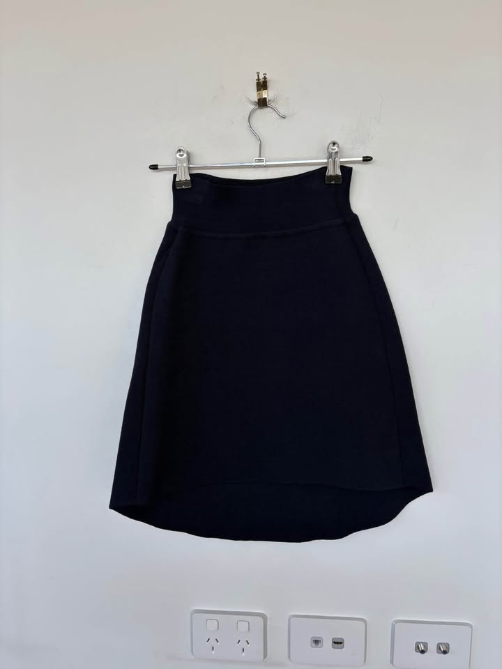 Scanlan Theodore Navy Mini Crepe Knit Skirt - size 6