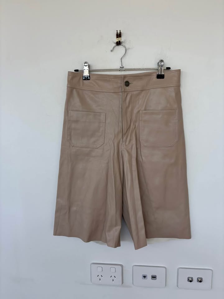 White Story Shorts - size 8