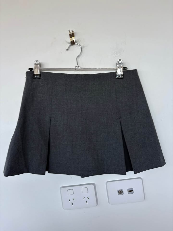 Perfect Stranger Skort - size 6 BNWT