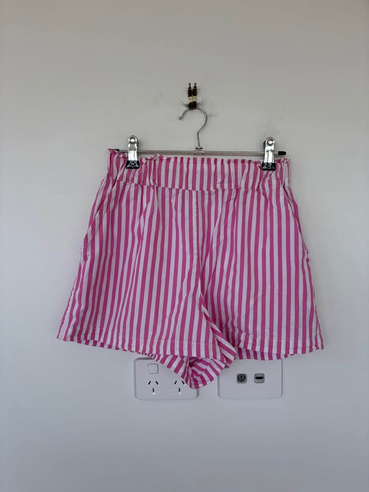 Maison Essential Shorts - size small