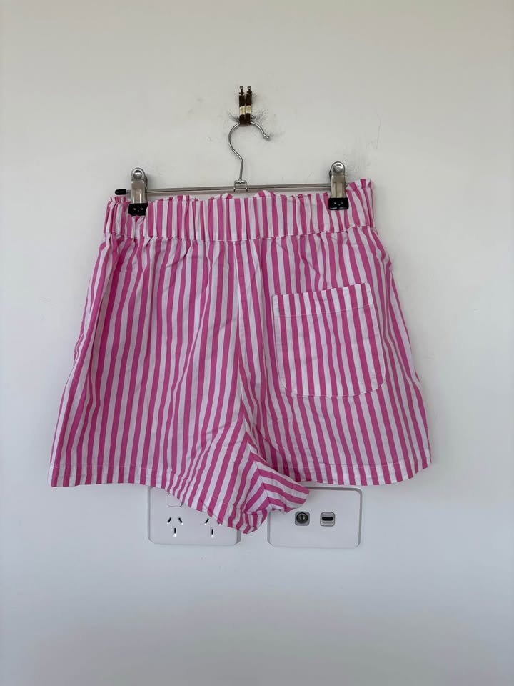Maison Essential Shorts - size small