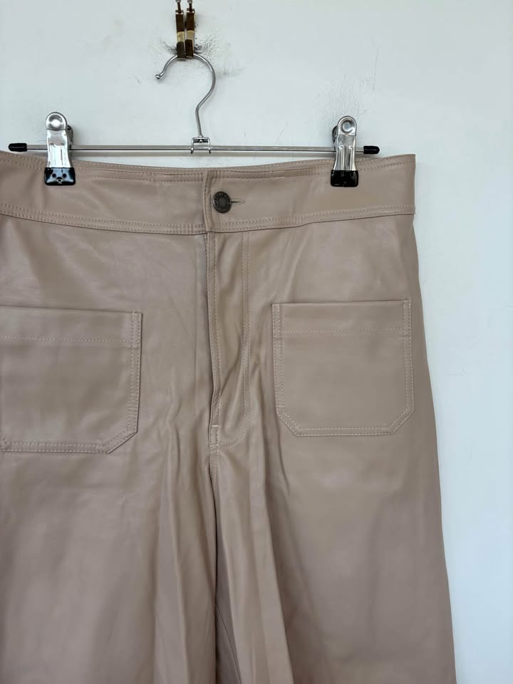 White Story Shorts - size 8