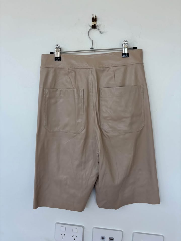 White Story Shorts - size 8