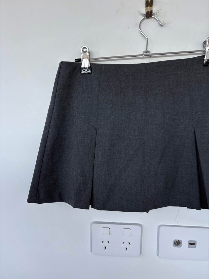 Perfect Stranger Skort - size 6 BNWT