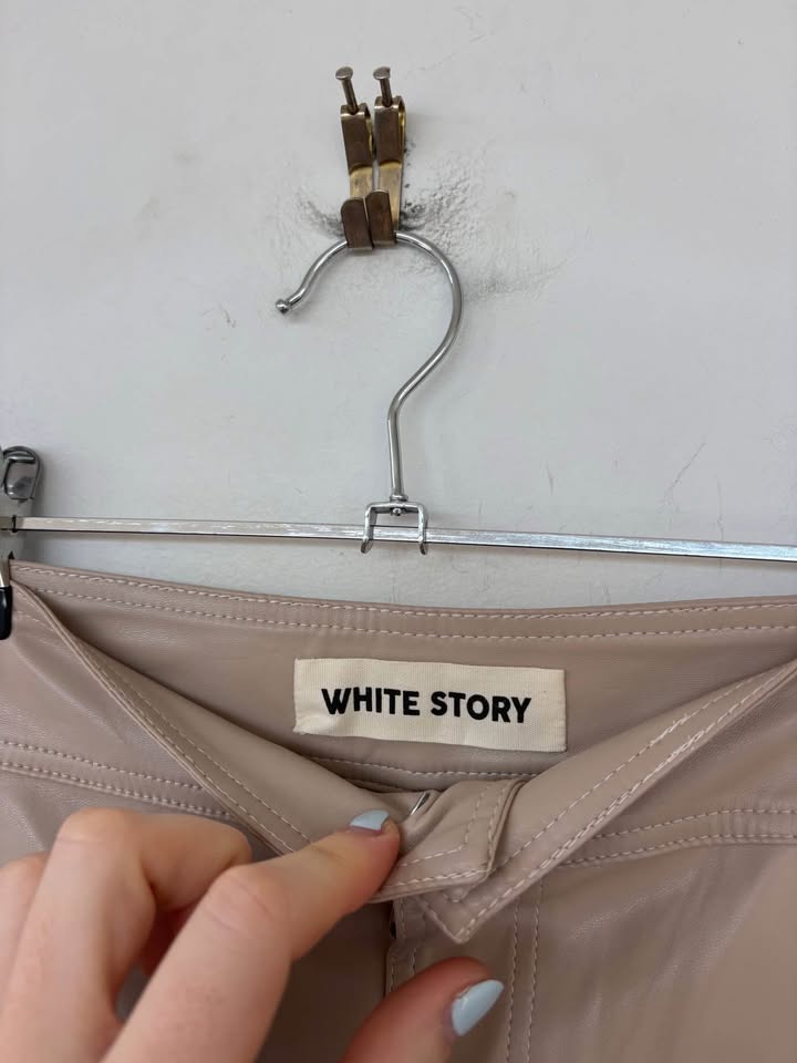White Story Shorts - size 8