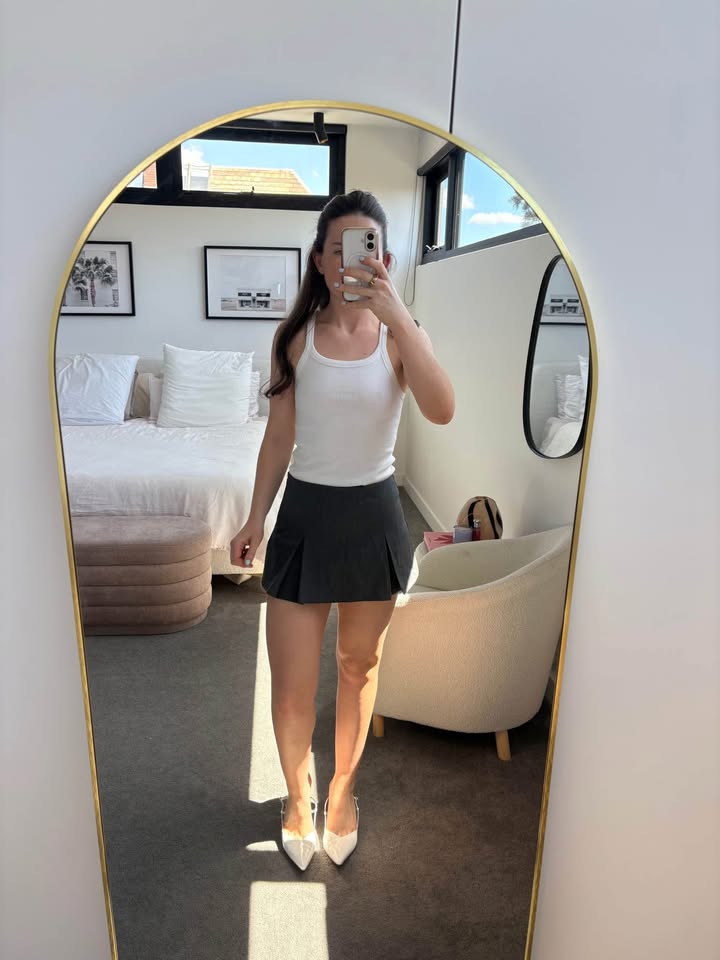 Perfect Stranger Skort - size 6 BNWT