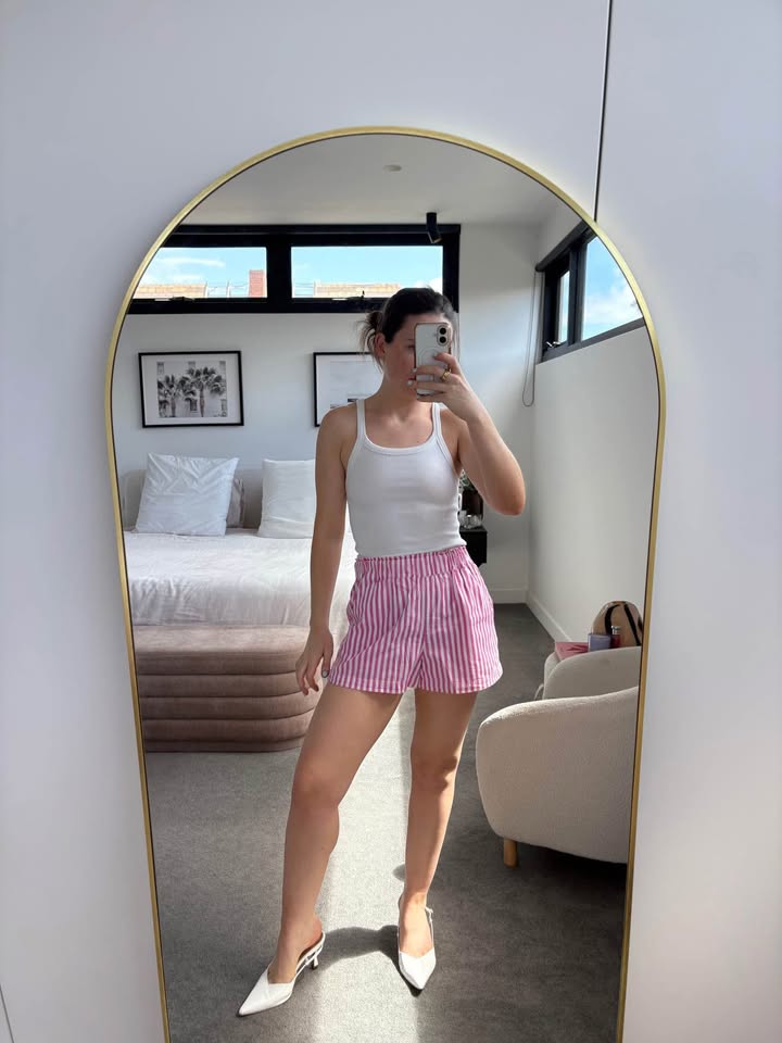 Maison Essential Shorts - size small