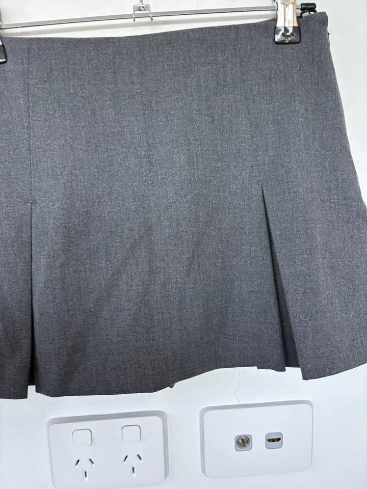 Perfect Stranger Skort - size 6 BNWT