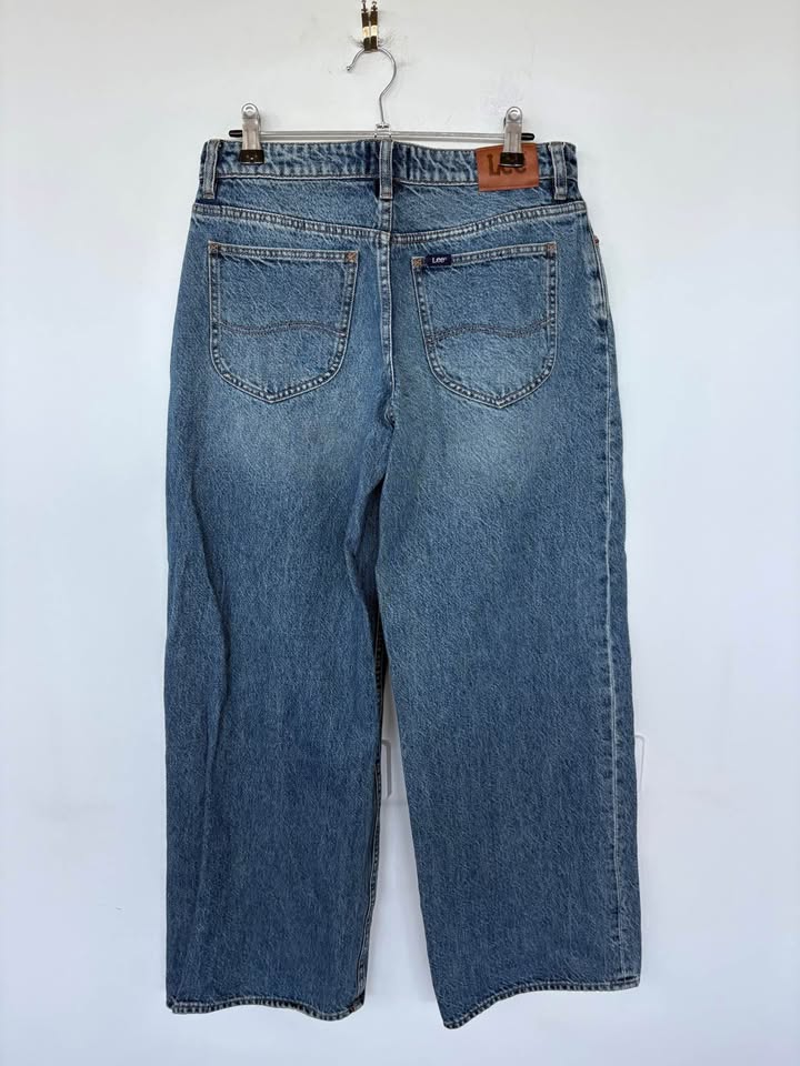 Lee Jeans - size 8