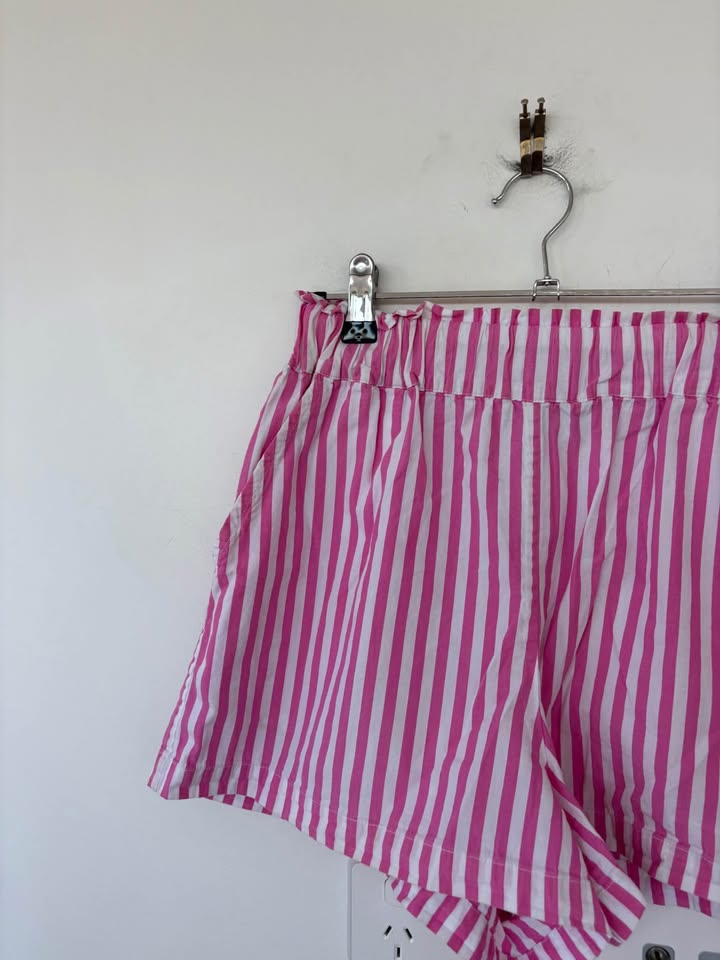 Maison Essential Shorts - size small