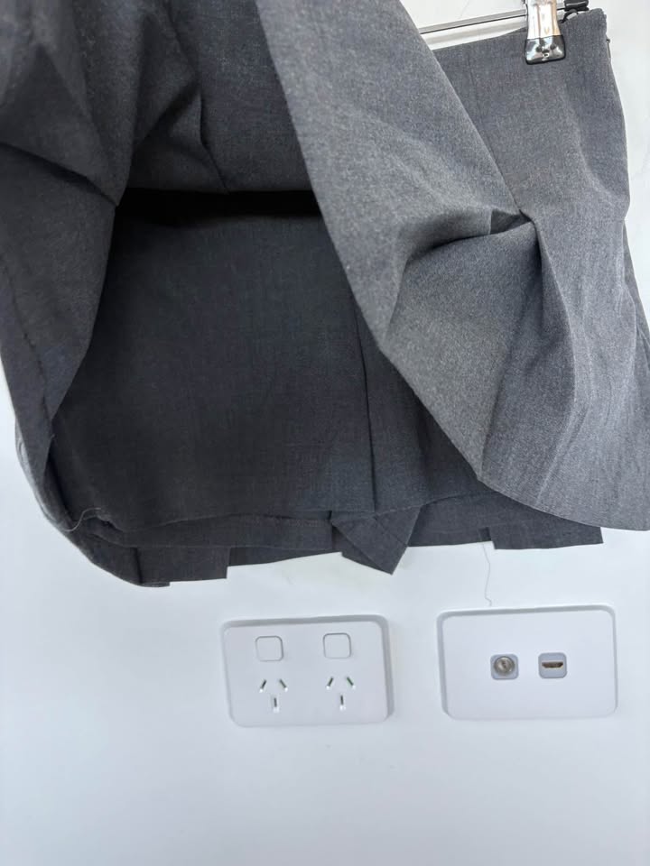 Perfect Stranger Skort - size 6 BNWT