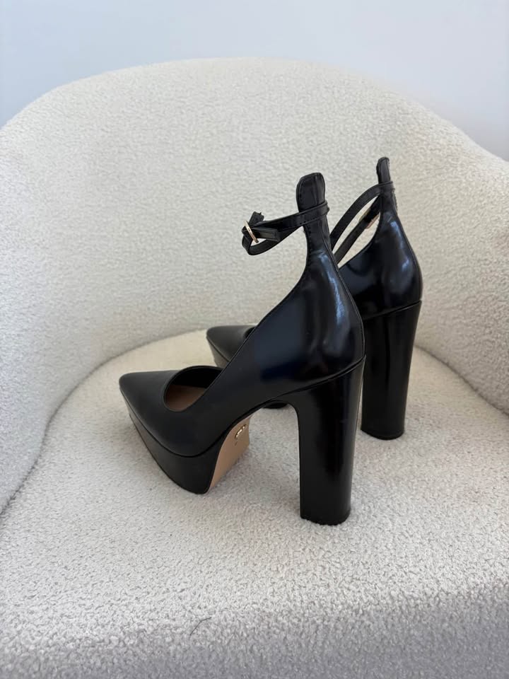Wittner Heels - size 40