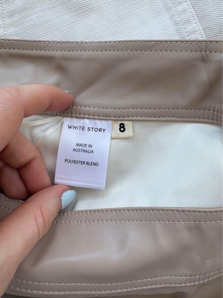 White Story Shorts - size 8