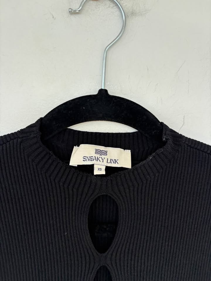 Sneaky Link Top - Size XS