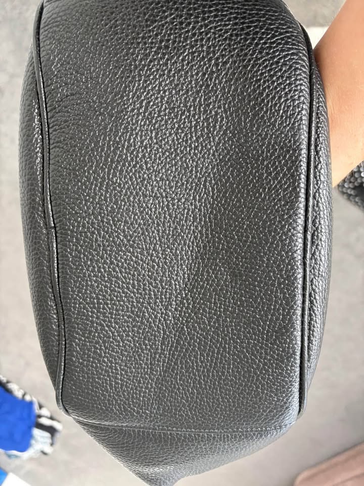A-ESQUE Leather Bag