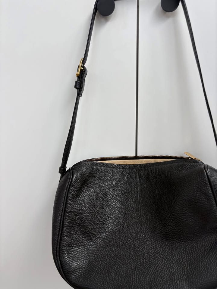 A-ESQUE Leather Bag