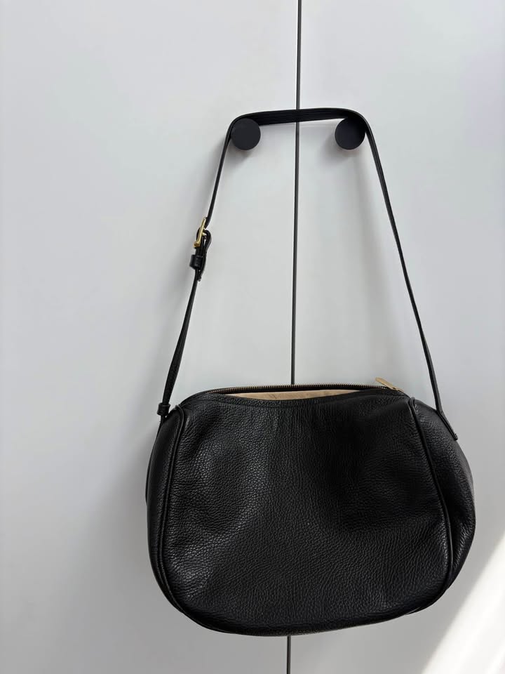 A-ESQUE Leather Bag