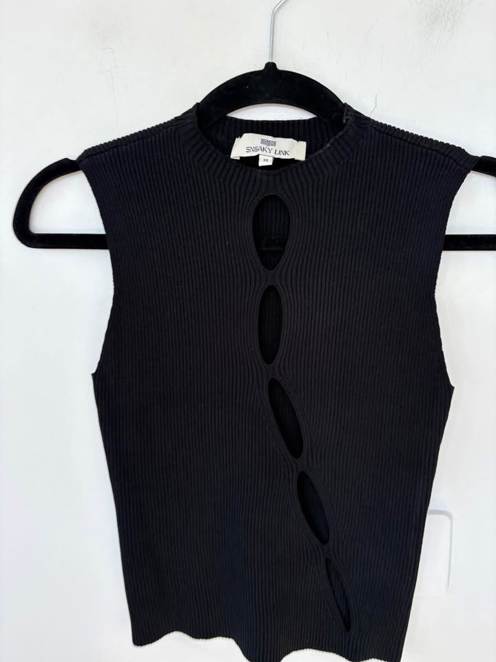 Sneaky Link Top - Size XS