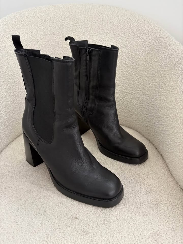 Edward Meller Boots - size 42