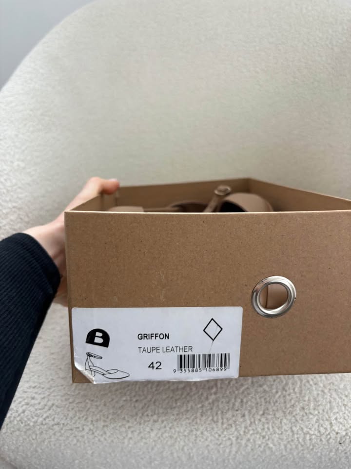 Bared Shoes - size 42 BRAND NEW