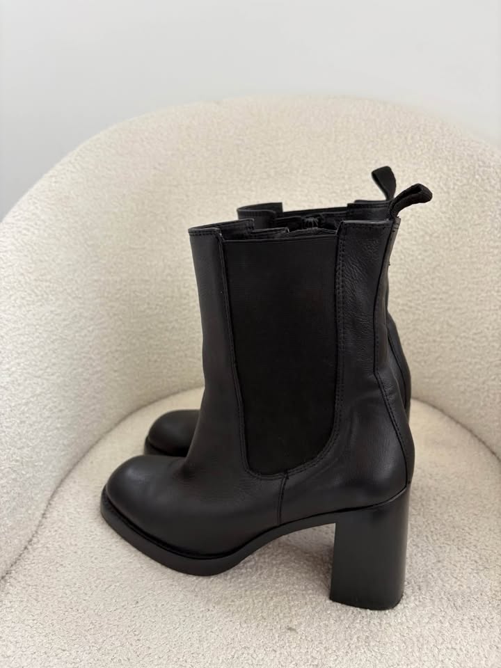 Edward Meller Boots - size 42