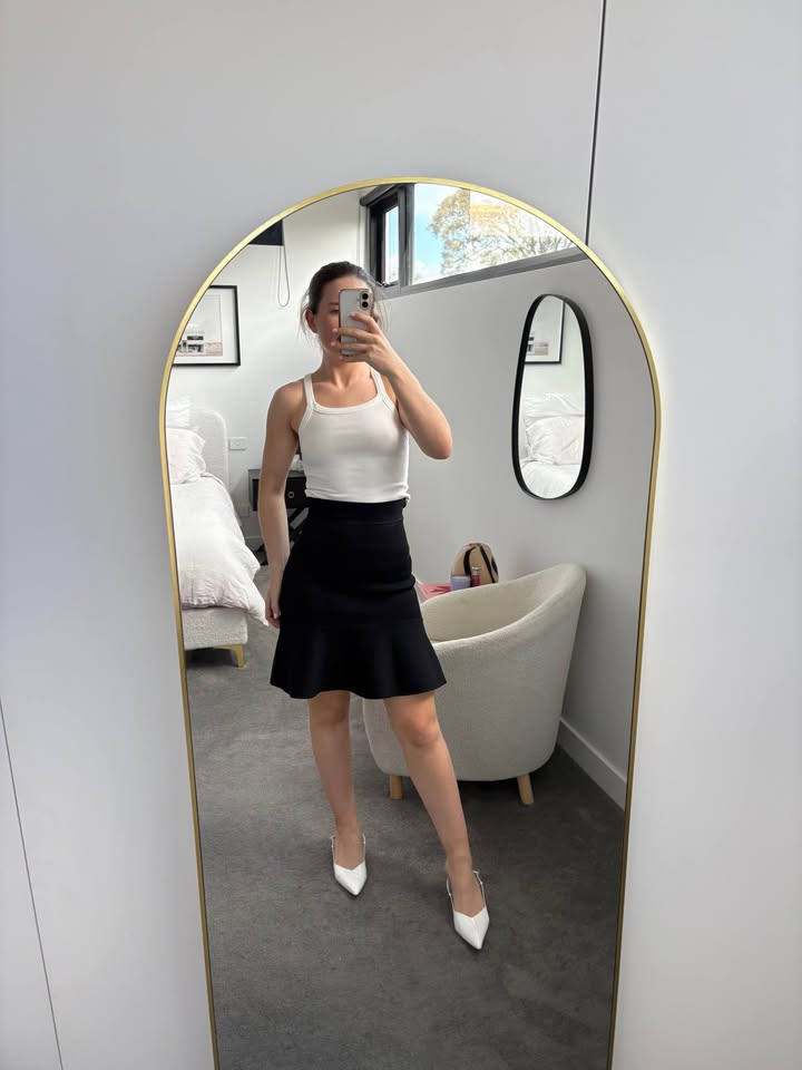 Scanlan Crepe Knit Skirt - size small