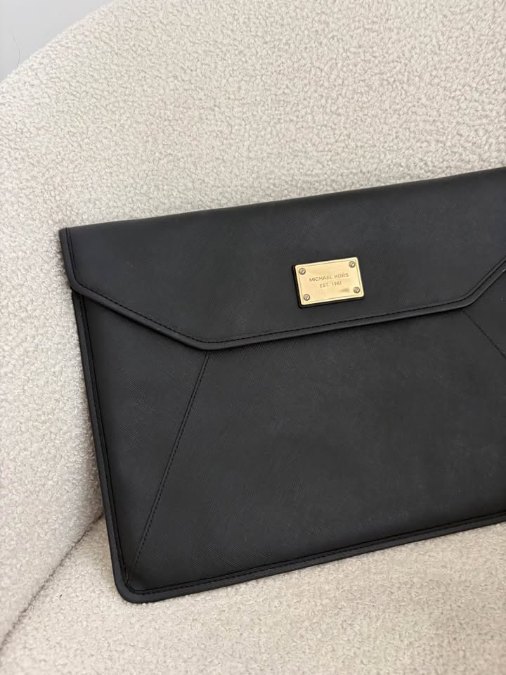 Micheal Kors Clutch