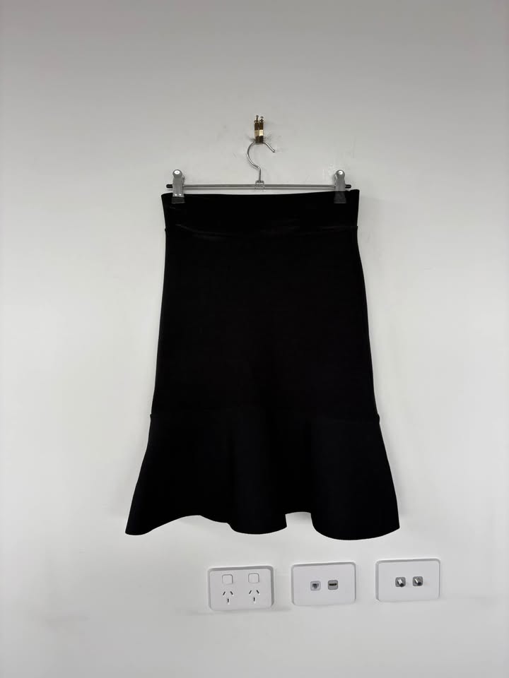 Scanlan Crepe Knit Skirt - size small